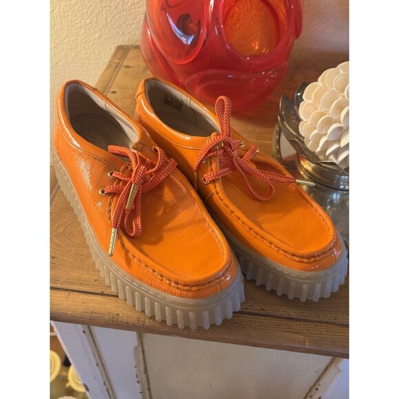 Clarks Torhill Bee shoes in orange patent leather Size 8.5 Wallabee - Picture 4 of 11